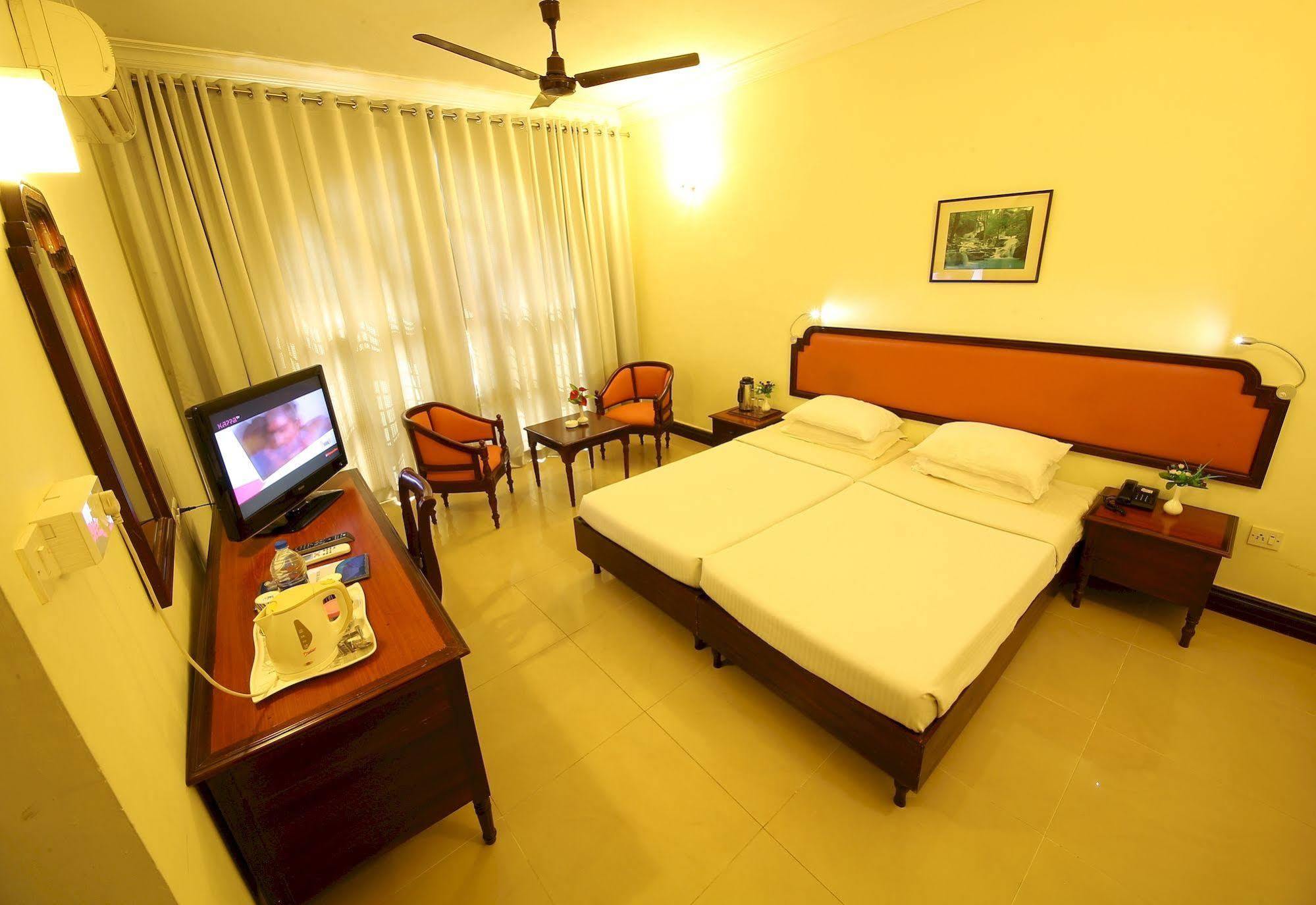 Ats Willingdon Hotel Kochi Exterior foto